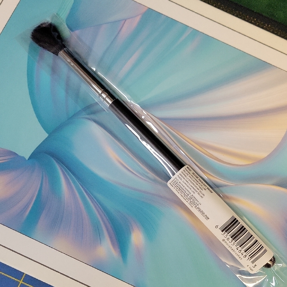 Morphe M532 Highlight Brush New Sealed Pavkage